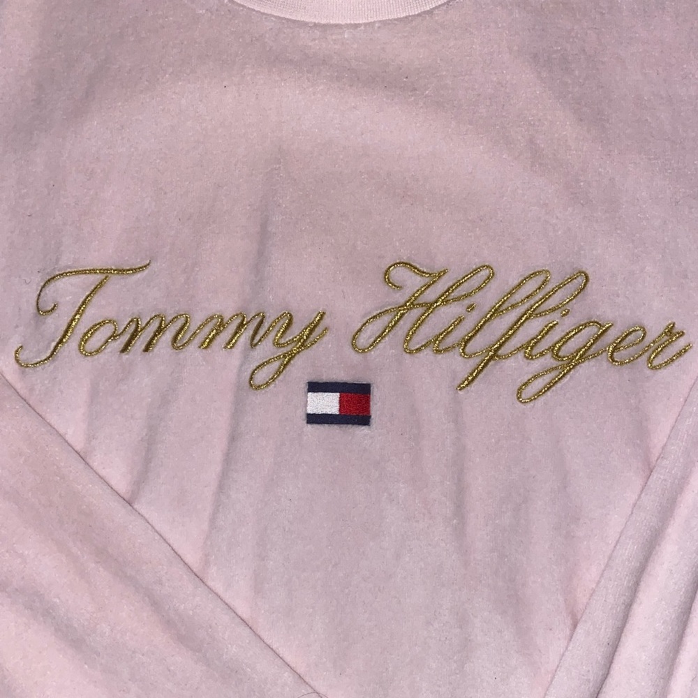 Pink Tommy Hilfiger sweatshirt